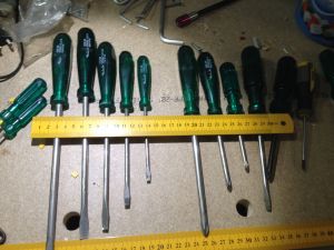 measuring screwdriver spacing